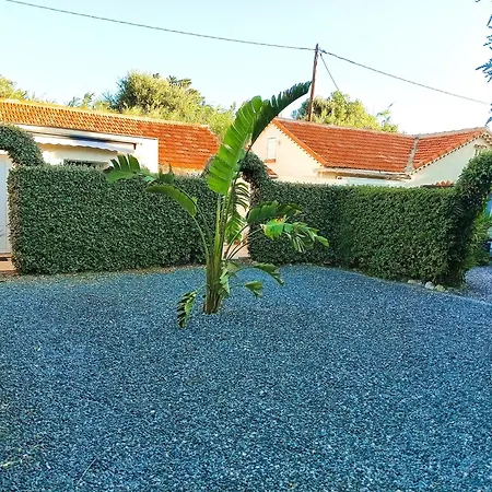 Hébergement de vacances Rêve D'azur De La Nartelle 20m2 Avec Piscine Partagée, Parking Barbecue, Draps Inclus à La Nartelle