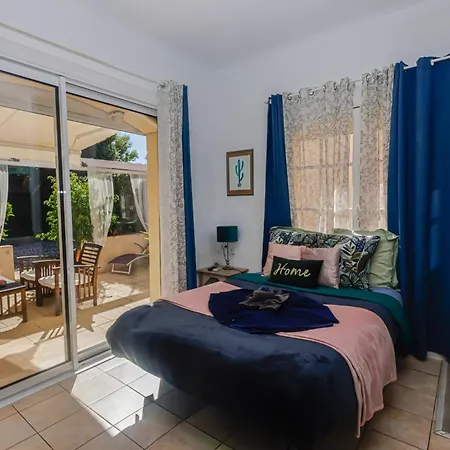 De La Nartelle- 20m2- Piscine Partagee - Parking - Bbq -calme & Detente Au Reve D'azur A Quelques Pas De La Feriehus
