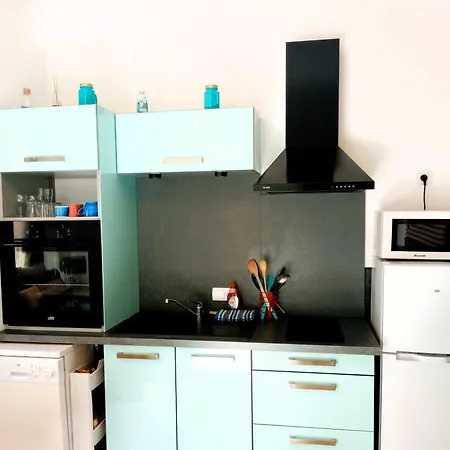 De La Nartelle- 20m2- Piscine Partagee - Parking - Bbq -calme & Detente Au Reve D'azur A Quelques Pas De La