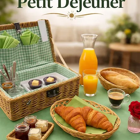Hébergement de vacances De La Nartelle- 20m2- Piscine Partagée - Parking - Bbq -calme&détente Au Rêve D'azur à Quelques Pas De La Plage- Check-in 20h Maximum